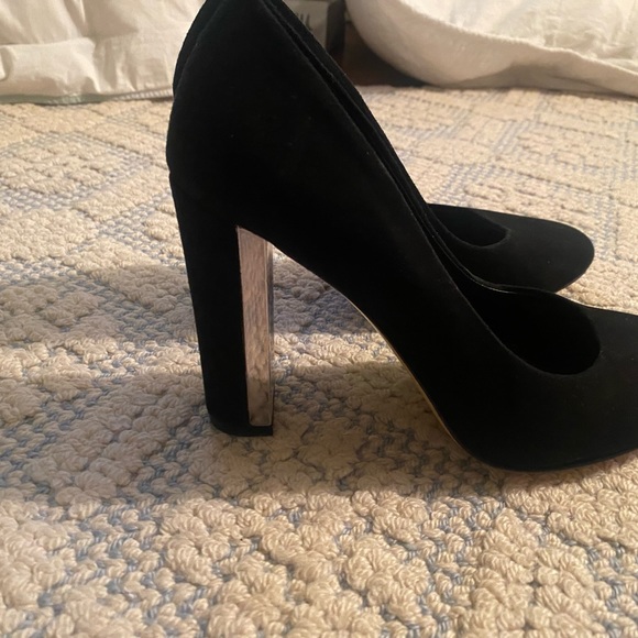 Minelli suede high heels. Made in Italy - size 40 (US 9.5) Silver accent - Picture 2 of 8